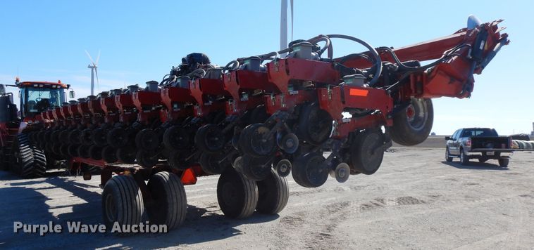 image for item DF6662 2014 Case IH 1245 split row planter