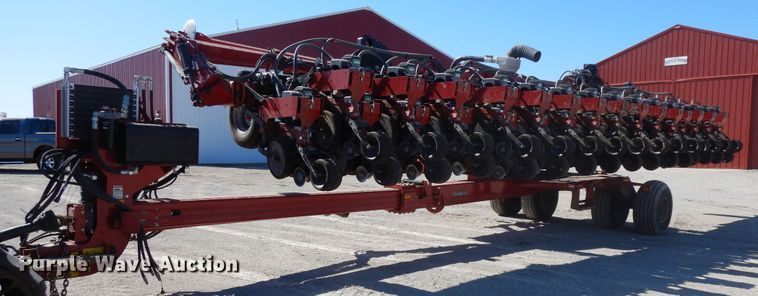 image for item DF6662 2014 Case IH 1245 split row planter