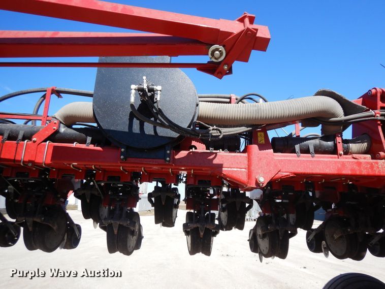 image for item DF6662 2014 Case IH 1245 split row planter