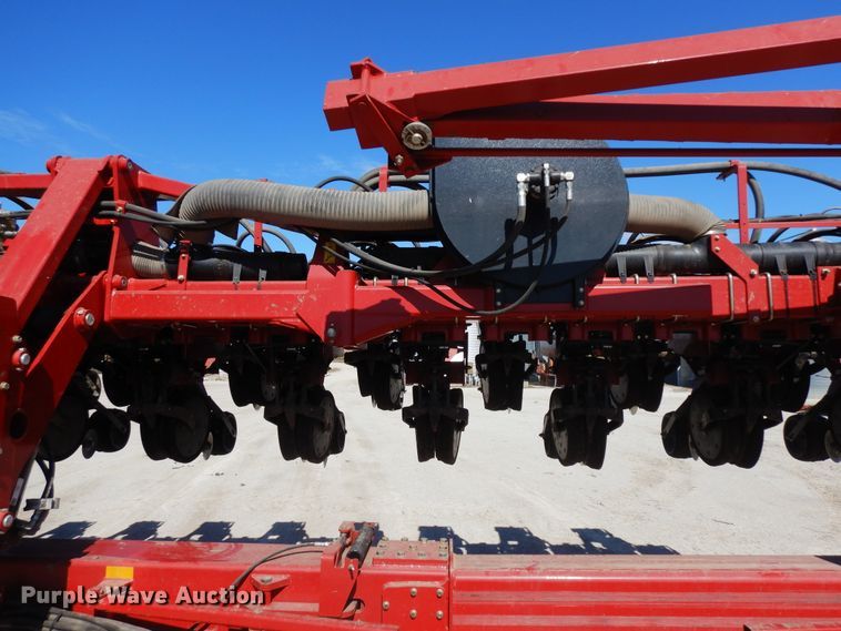 image for item DF6662 2014 Case IH 1245 split row planter