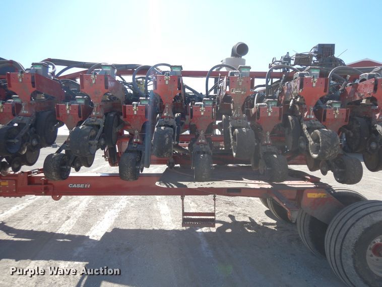 image for item DF6662 2014 Case IH 1245 split row planter