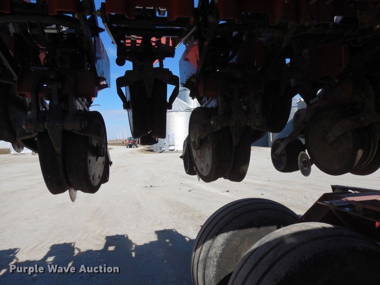 image for item DF6662 2014 Case IH 1245 split row planter
