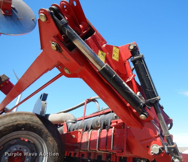image for item DF6662 2014 Case IH 1245 split row planter