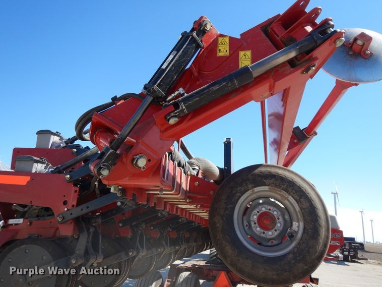 image for item DF6662 2014 Case IH 1245 split row planter