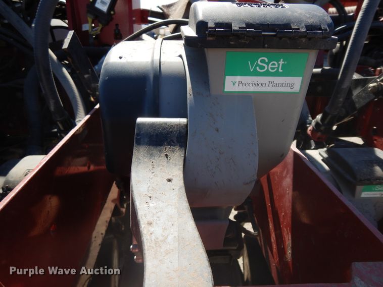 image for item DF6662 2014 Case IH 1245 split row planter