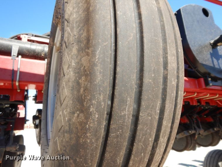 image for item DF6662 2014 Case IH 1245 split row planter