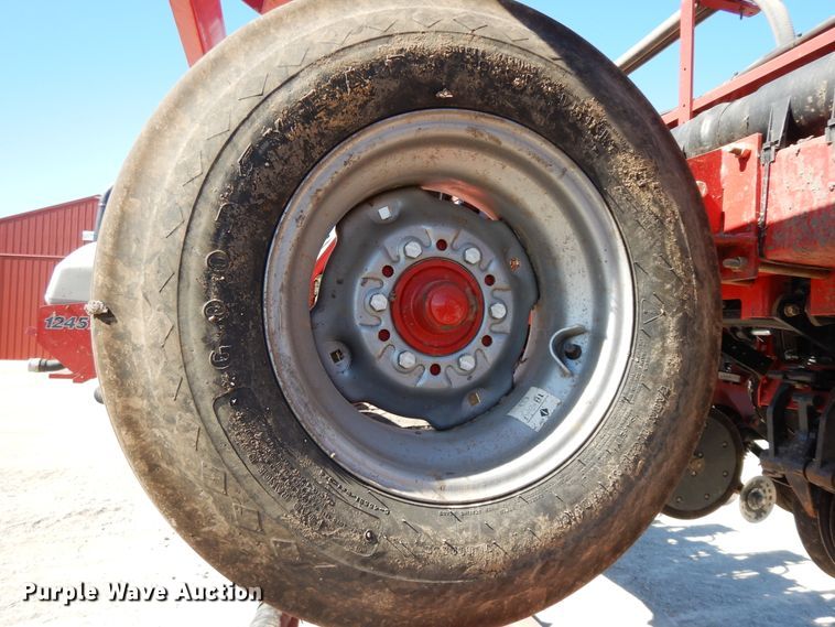 image for item DF6662 2014 Case IH 1245 split row planter