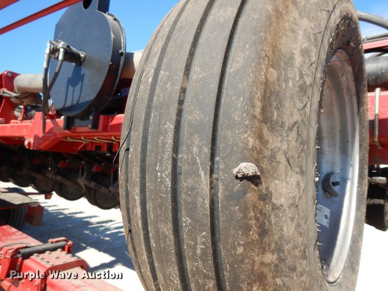 image for item DF6662 2014 Case IH 1245 split row planter