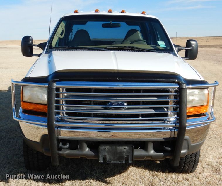 image for item DF7376 1999 Ford F450 Super Duty XLT Crew Cab flatbed truck