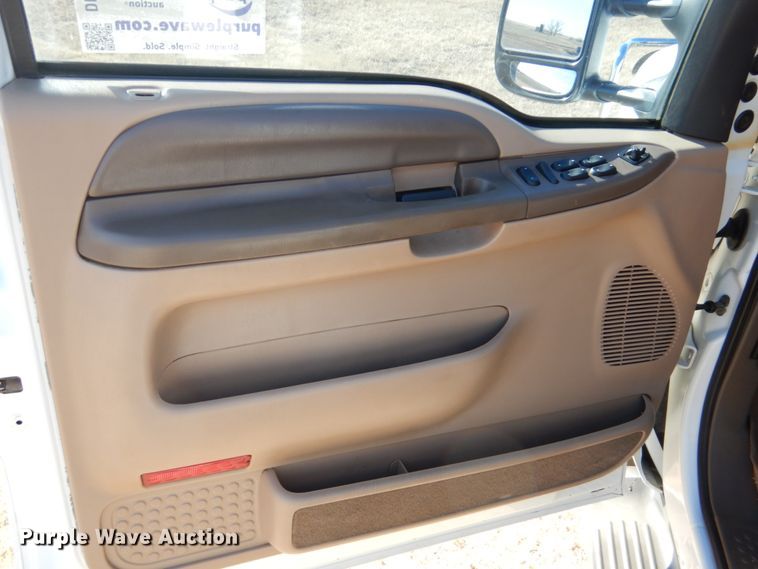 image for item DF7376 1999 Ford F450 Super Duty XLT Crew Cab flatbed truck