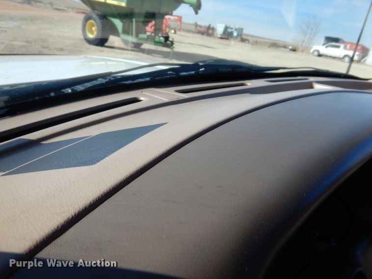 image for item DF7376 1999 Ford F450 Super Duty XLT Crew Cab flatbed truck