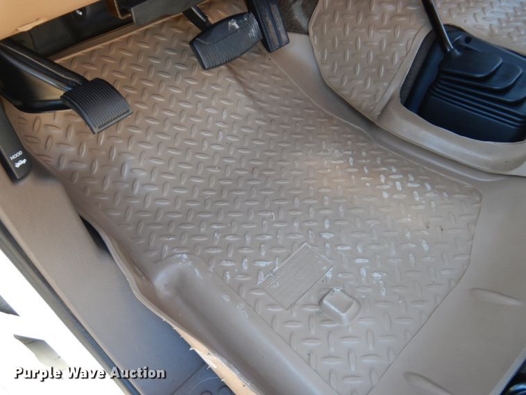 image for item DF7376 1999 Ford F450 Super Duty XLT Crew Cab flatbed truck