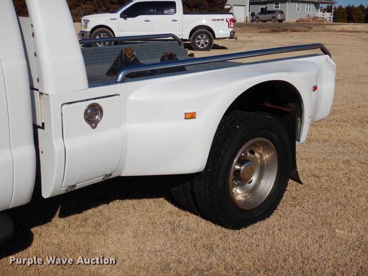 image for item DF7376 1999 Ford F450 Super Duty XLT Crew Cab flatbed truck