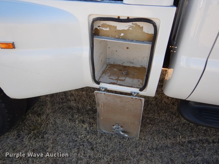 image for item DF7376 1999 Ford F450 Super Duty XLT Crew Cab flatbed truck