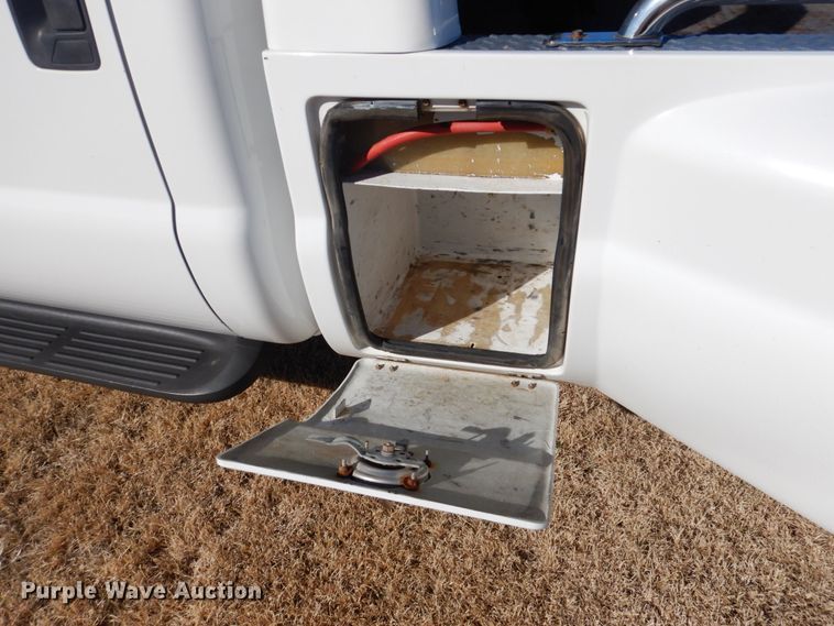 image for item DF7376 1999 Ford F450 Super Duty XLT Crew Cab flatbed truck