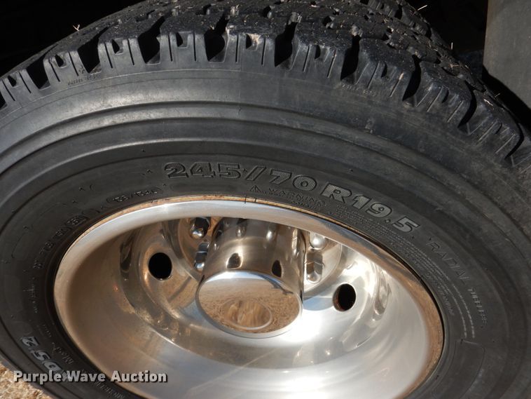 image for item DF7376 1999 Ford F450 Super Duty XLT Crew Cab flatbed truck