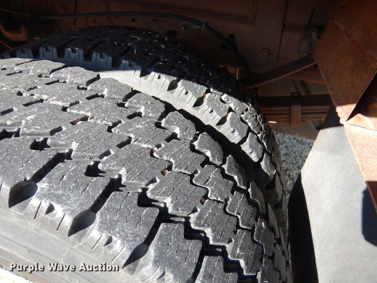 image for item DF7376 1999 Ford F450 Super Duty XLT Crew Cab flatbed truck