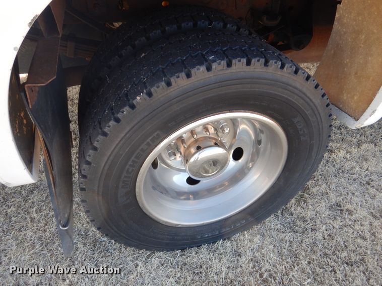 image for item DF7376 1999 Ford F450 Super Duty XLT Crew Cab flatbed truck