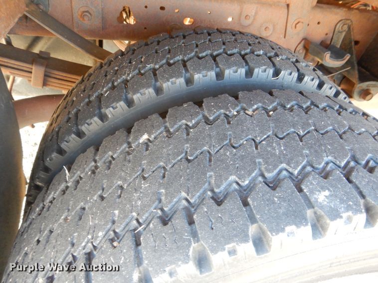 image for item DF7376 1999 Ford F450 Super Duty XLT Crew Cab flatbed truck