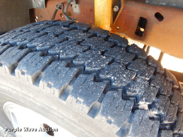 image for item DF7376 1999 Ford F450 Super Duty XLT Crew Cab flatbed truck