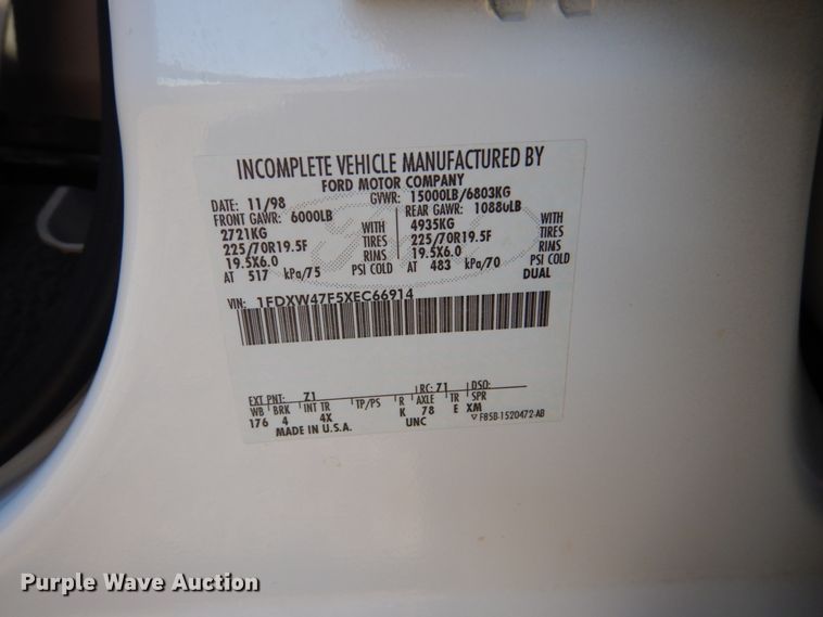 image for item DF7376 1999 Ford F450 Super Duty XLT Crew Cab flatbed truck