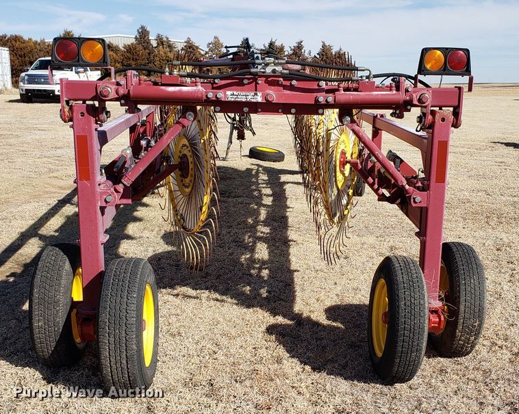 image for item DF7380 New Holland HT154 hay rake