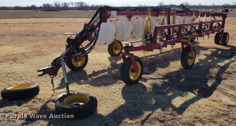 image for item DF7380 New Holland HT154 hay rake