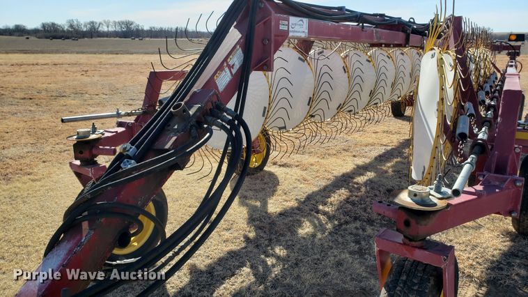 image for item DF7380 New Holland HT154 hay rake