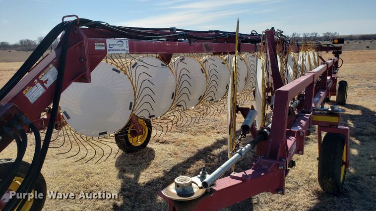 image for item DF7380 New Holland HT154 hay rake