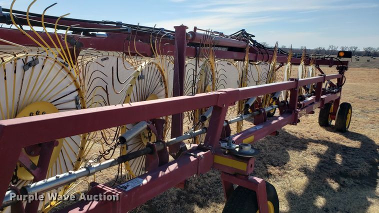 image for item DF7380 New Holland HT154 hay rake