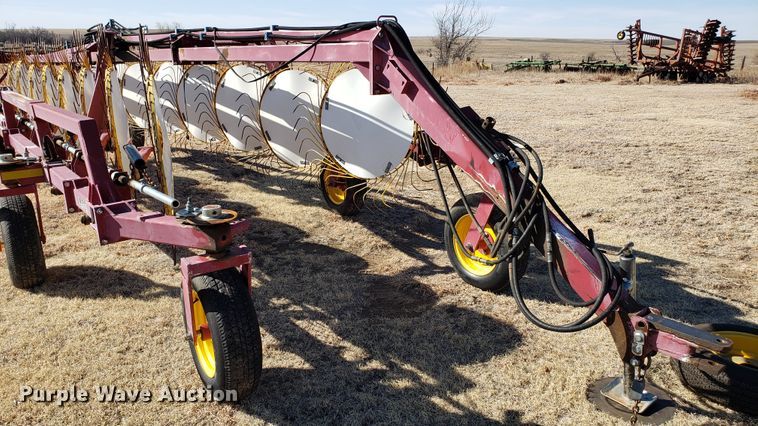 image for item DF7380 New Holland HT154 hay rake