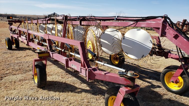 image for item DF7380 New Holland HT154 hay rake