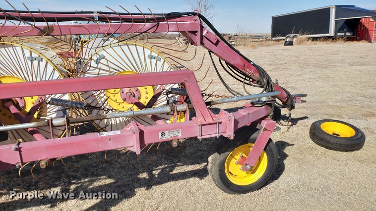 image for item DF7380 New Holland HT154 hay rake
