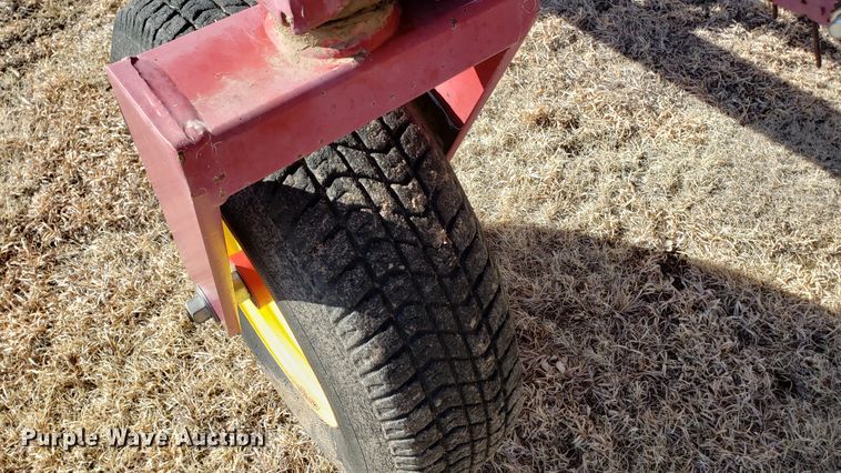 image for item DF7380 New Holland HT154 hay rake