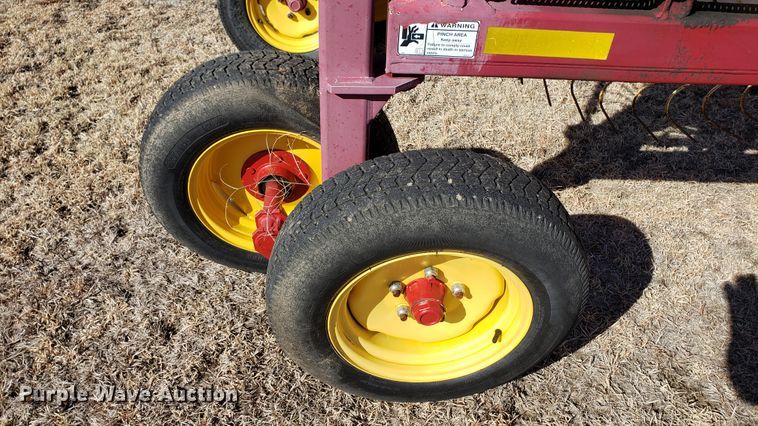 image for item DF7380 New Holland HT154 hay rake