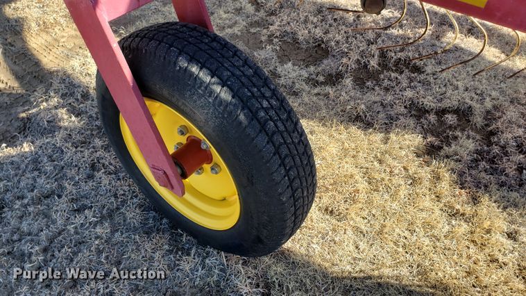 image for item DF7380 New Holland HT154 hay rake