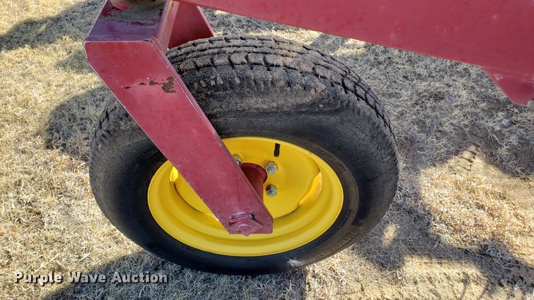 image for item DF7380 New Holland HT154 hay rake