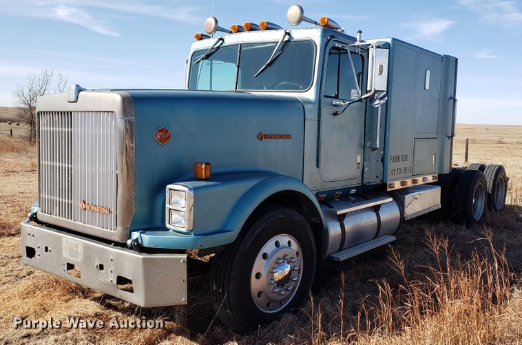 image for item DF7381 1989 International 9300 Eagle semi truck