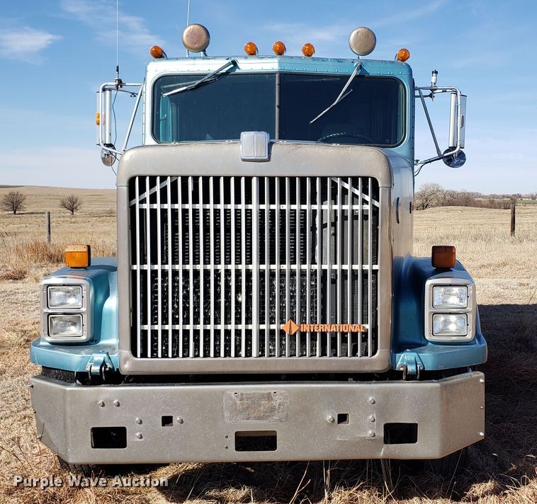 image for item DF7381 1989 International 9300 Eagle semi truck