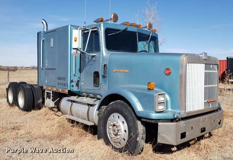 image for item DF7381 1989 International 9300 Eagle semi truck