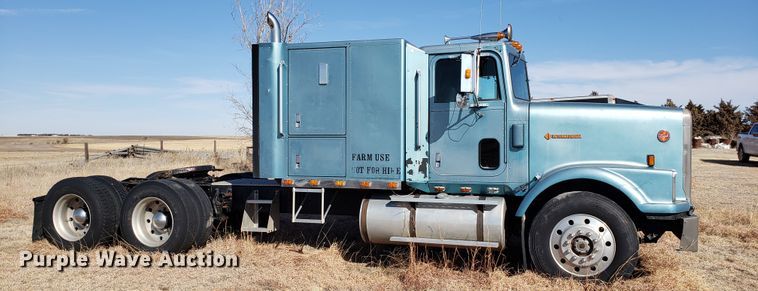 image for item DF7381 1989 International 9300 Eagle semi truck