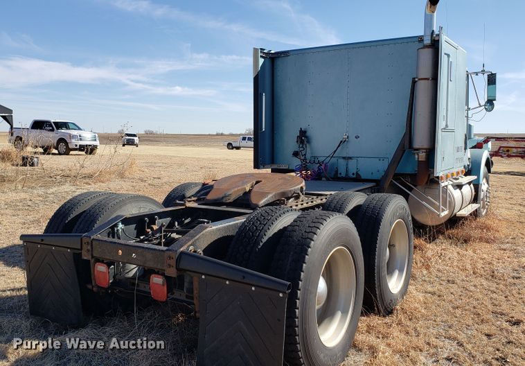 image for item DF7381 1989 International 9300 Eagle semi truck