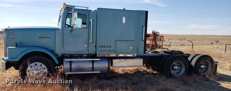 image for item DF7381 1989 International 9300 Eagle semi truck