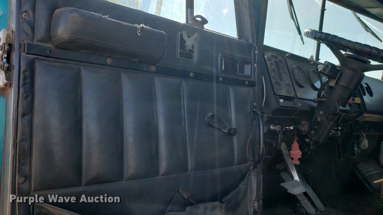 image for item DF7381 1989 International 9300 Eagle semi truck