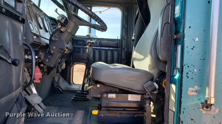 image for item DF7381 1989 International 9300 Eagle semi truck