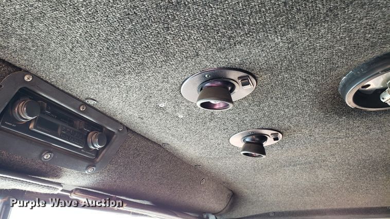 image for item DF7381 1989 International 9300 Eagle semi truck