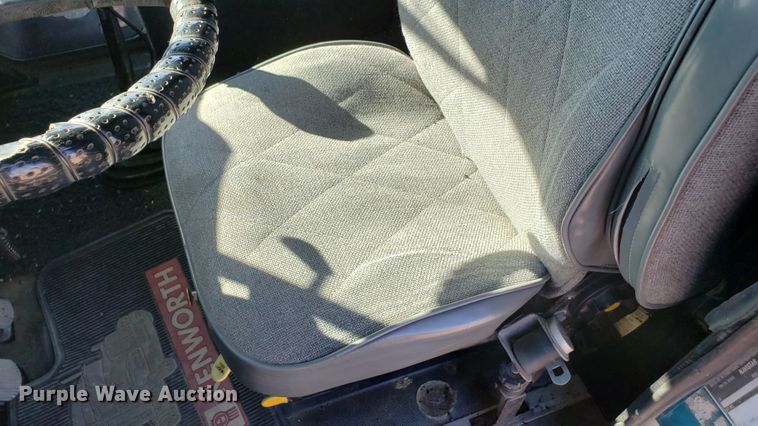 image for item DF7381 1989 International 9300 Eagle semi truck