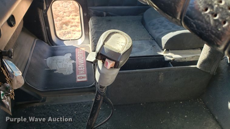 image for item DF7381 1989 International 9300 Eagle semi truck