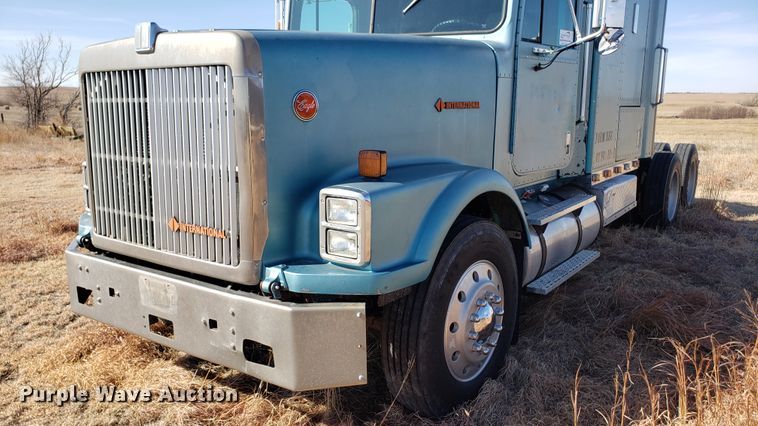 image for item DF7381 1989 International 9300 Eagle semi truck