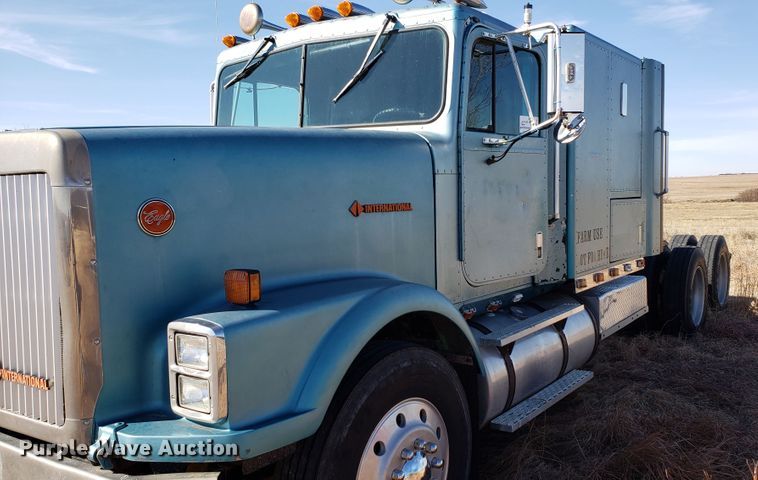 image for item DF7381 1989 International 9300 Eagle semi truck